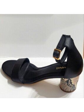 Kaanas snake heels NWOT SIZE 7